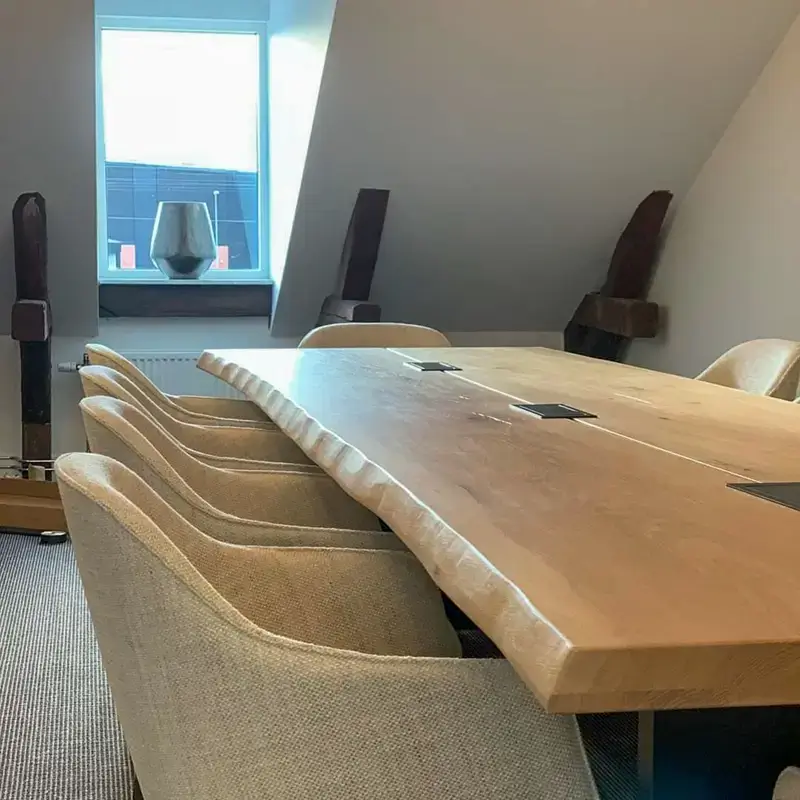 Konferensbord i trä